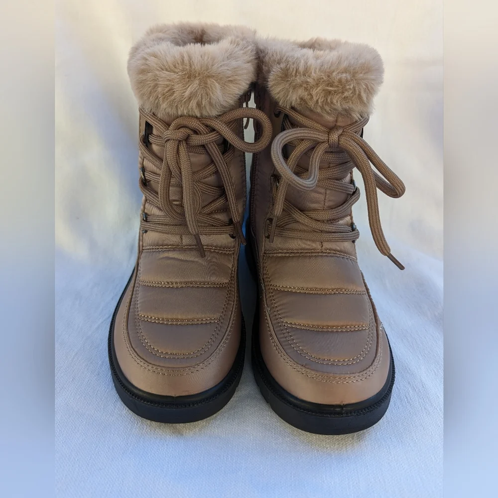 Girls Quilted Ankle Boots With Fluffy Lace Nylon Lining Size 1